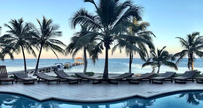 Oceanfront First Floor 2 Bed/2 Bath - Free use of Kayaks