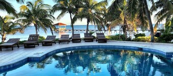 Oceanfront First Floor 2 Bed/2 Bath - Free use of Kayaks