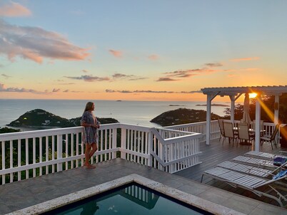 Mar de Amores with Incredible Caribbean views and breezes. Full generator