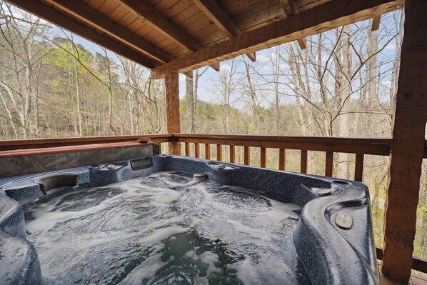Outdoor spa tub