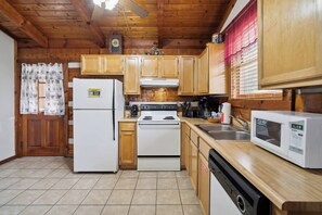 Fridge, microwave, stovetop, dishwasher
