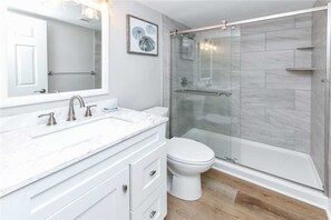Combined shower/tub