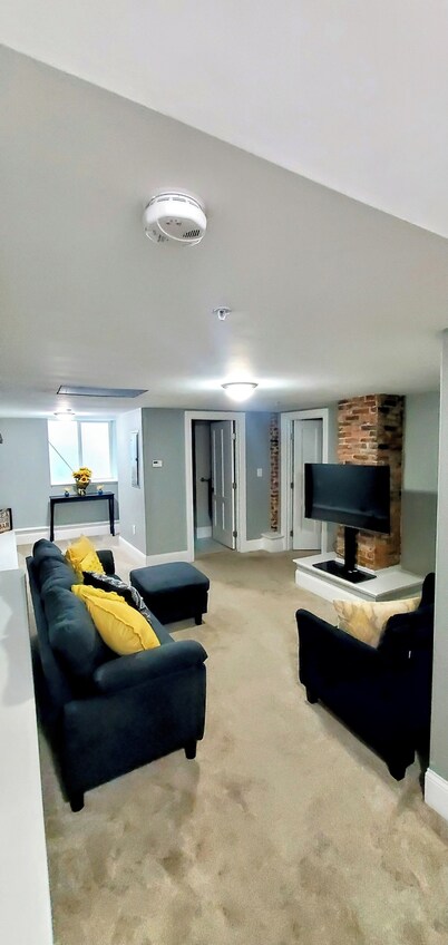 Unit1 Beautiful PRIVATE LARGE 3 bedroom/2 bath townhome. Close to ALL HISTORIC 