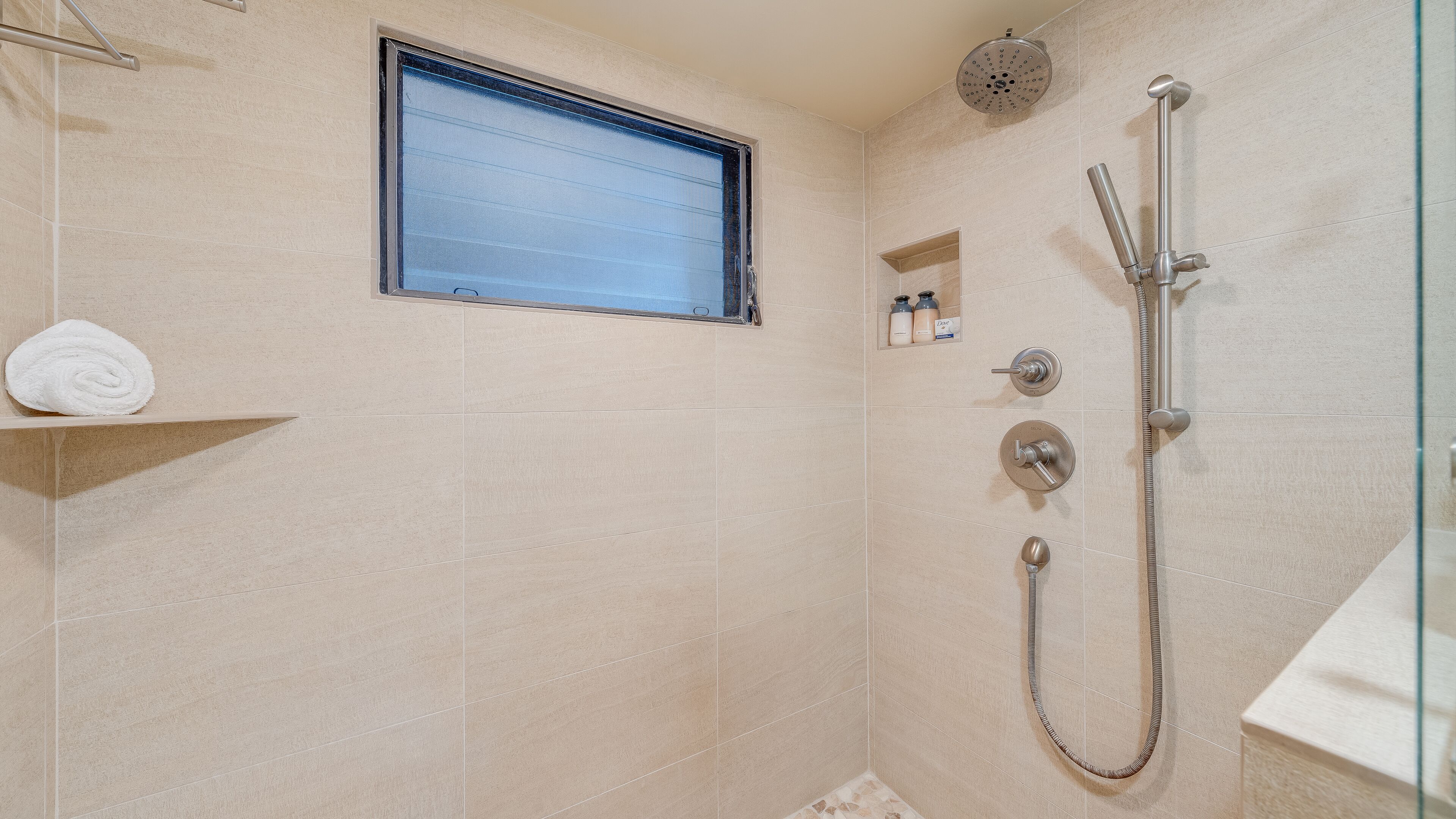 Combined shower/tub, hair dryer, towels, soap