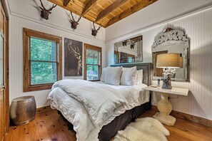 3 Schlafzimmer, Schreibtisch, Bügeleisen/Bügelbrett, kostenloses WLAN