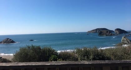 Bienvenido a The Harris Beach House, ubicado en la playa con acceso privado.