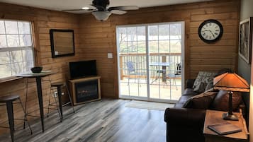 Smart TV, fireplace, stereo