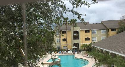 Gorgeous 2 Bedroom 2 Bath condo overlooking resort-style pool