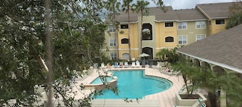 Gorgeous 2 Bedroom 2 Bath condo overlooking resort-style pool