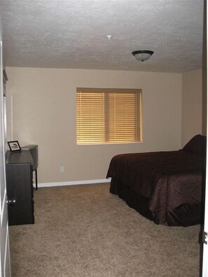 3 bedrooms, iron/ironing board, free WiFi, bed sheets - Popular Modern Condo, Pool & Hot tub, Great Value in Moab (Moab)