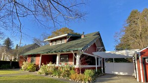 A two-story house with a green roof, a covered porch, and a garage. - The Napa Art House - w/fireplace & hot tub Near Downtown Napa (Napa)