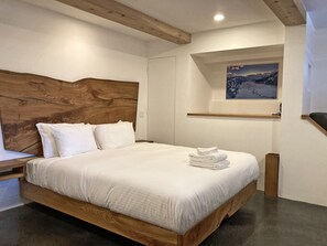 4 bedrooms, desk, iron/ironing board, free WiFi