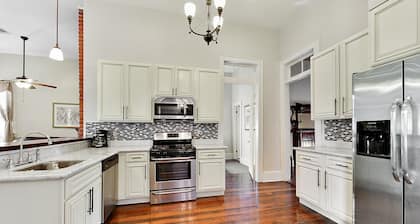 LÄHELLÄ RANSKAN NELJÄNNEKS - 4 Bdrm Koti, loistava pysäköinti, turvallisin naapurustossa