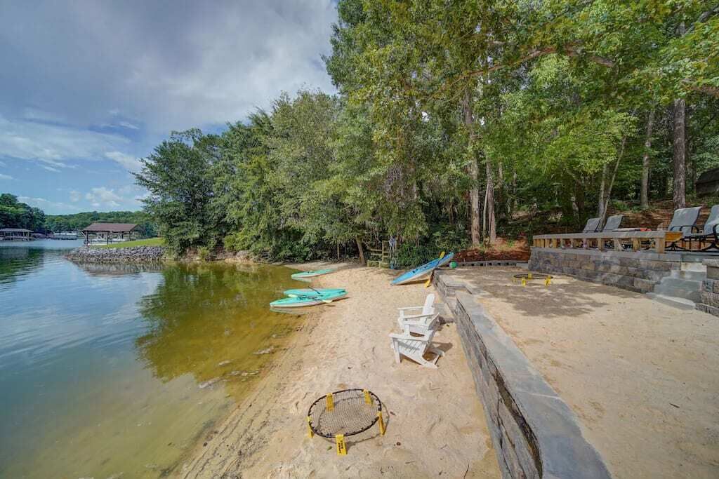 Unprecedented View w/ Open Family Layout - Private Beach w/ ⚓️ BOAT Rental Option