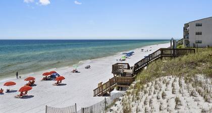 Renovated Top Floor Luxury Unit w/ Great Views, Private Beach, Resort Pool!