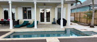 Ruim En Ontspannen 4 slaapkamer woning in de chique Old Fort Bay