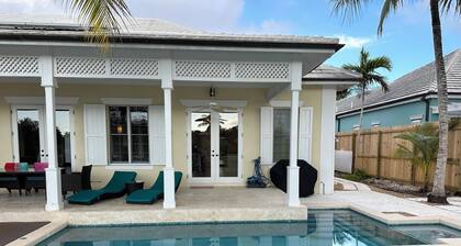 Luxurious 'Old Fort Bay' Large SINGLE LEVEL with 4 bedrooms each with an ensuite