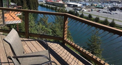 Clifftop Townhouse, Panoramic Views Sleeps 8