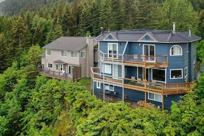 Clifftop Townhouse, Panoramic Views Sleeps 8