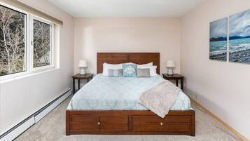 3 bedrooms, iron/ironing board, travel crib, free WiFi