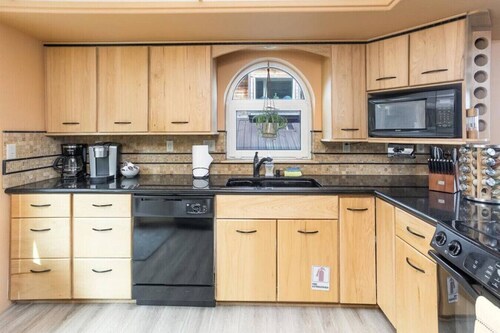 Clifftop Townhouse, Panoramic Views Sleeps 8