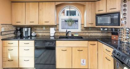 Clifftop Townhouse, Panoramic Views Sleeps 8