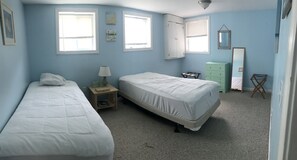 3 bedrooms, iron/ironing board, free WiFi - Newly Renovated, all new beds and bedroom furniture (Hampton)