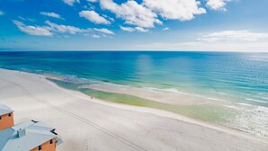 På stranden