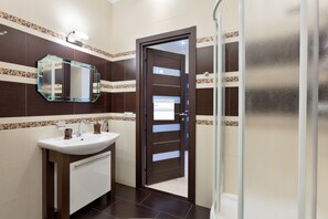 Bathroom - Luxury you can afford (Shevchenkivs'kyi district)