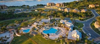 Beautiful Cozy Cottage at Hollows Resort, Beach Club, 4 Pools, Pickleball!!