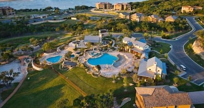 Beautiful Cozy Cottage at Hollows Resort, Beach Club, 4 Pools, Pickleball!!