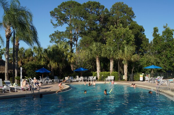 Piscine extérieure, piscine chauffée