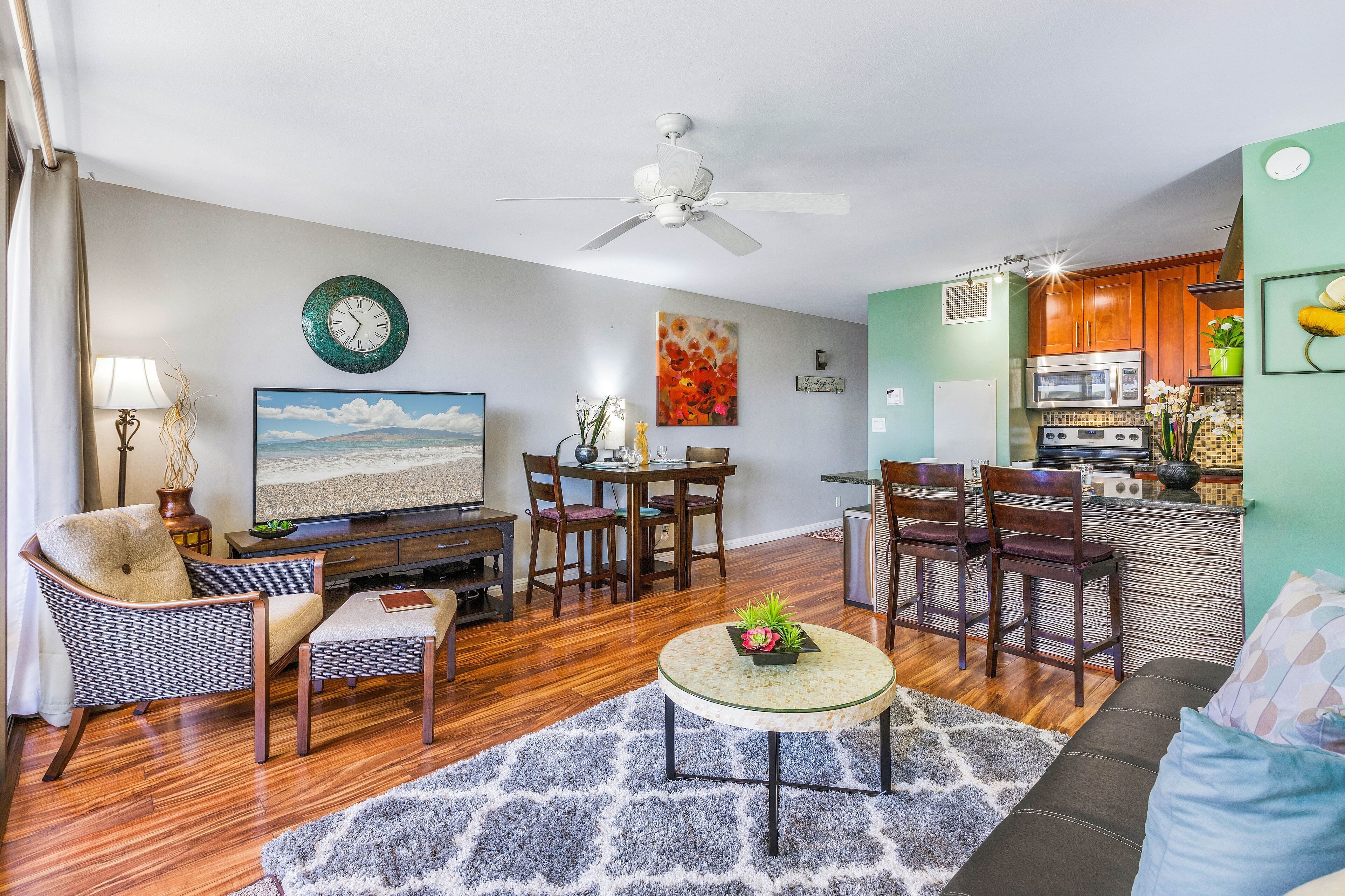 Smart TV, DVD player, books, stereo