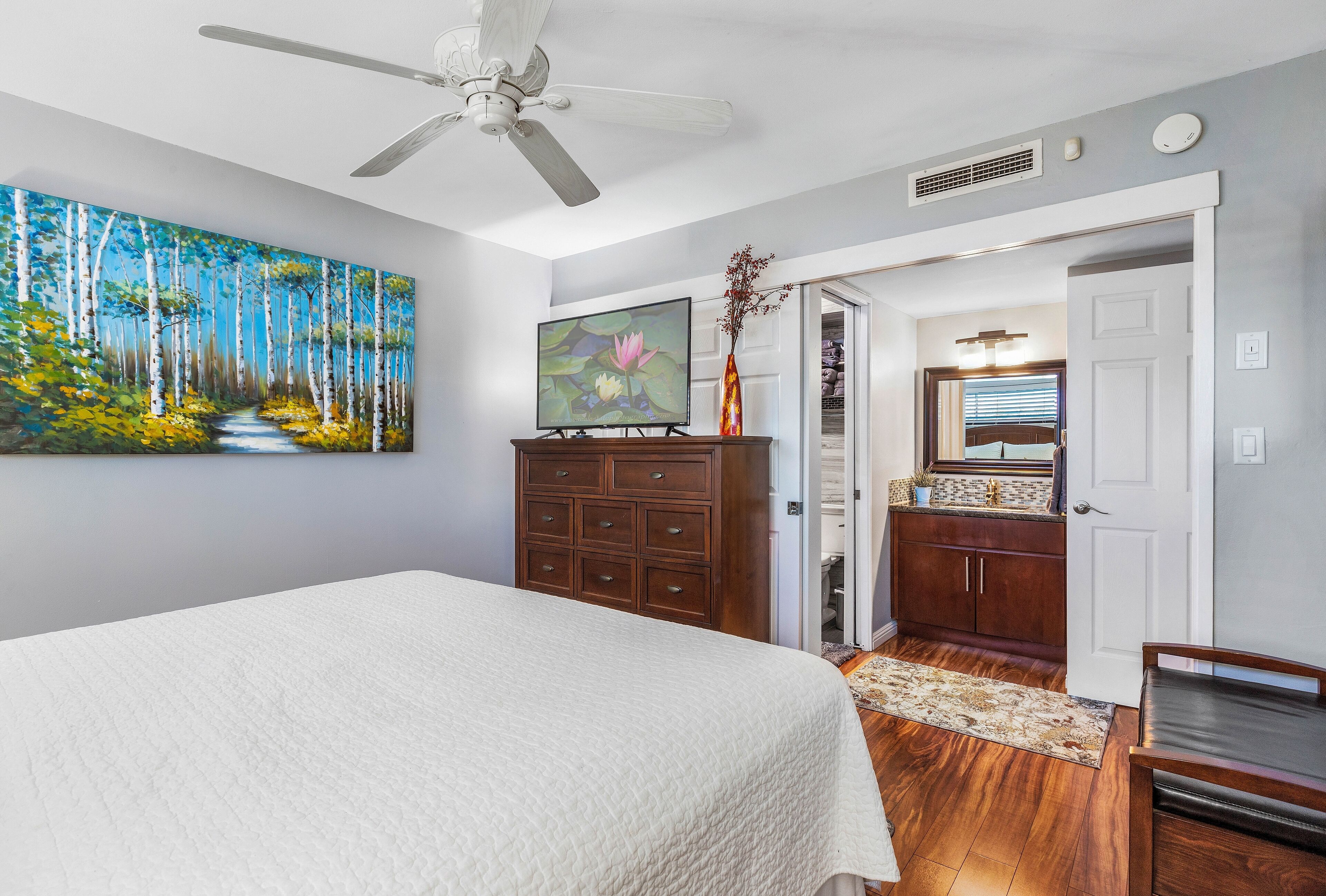 1 bedroom, in-room safe, iron/ironing board, free WiFi