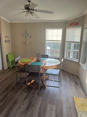 Dining - Waterfront seclusion on the Ozello islands (Crystal River)