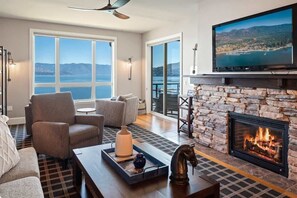 Smart-TV, Kamin, Arbeitsbereiche