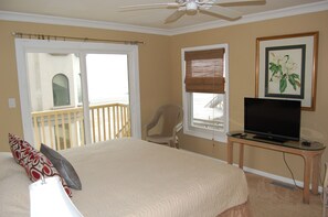 3 bedrooms, iron/ironing board, WiFi, bed sheets - Beach is 50 steps away and you have PRIVATE beach access and wonderful views (Folly Beach)