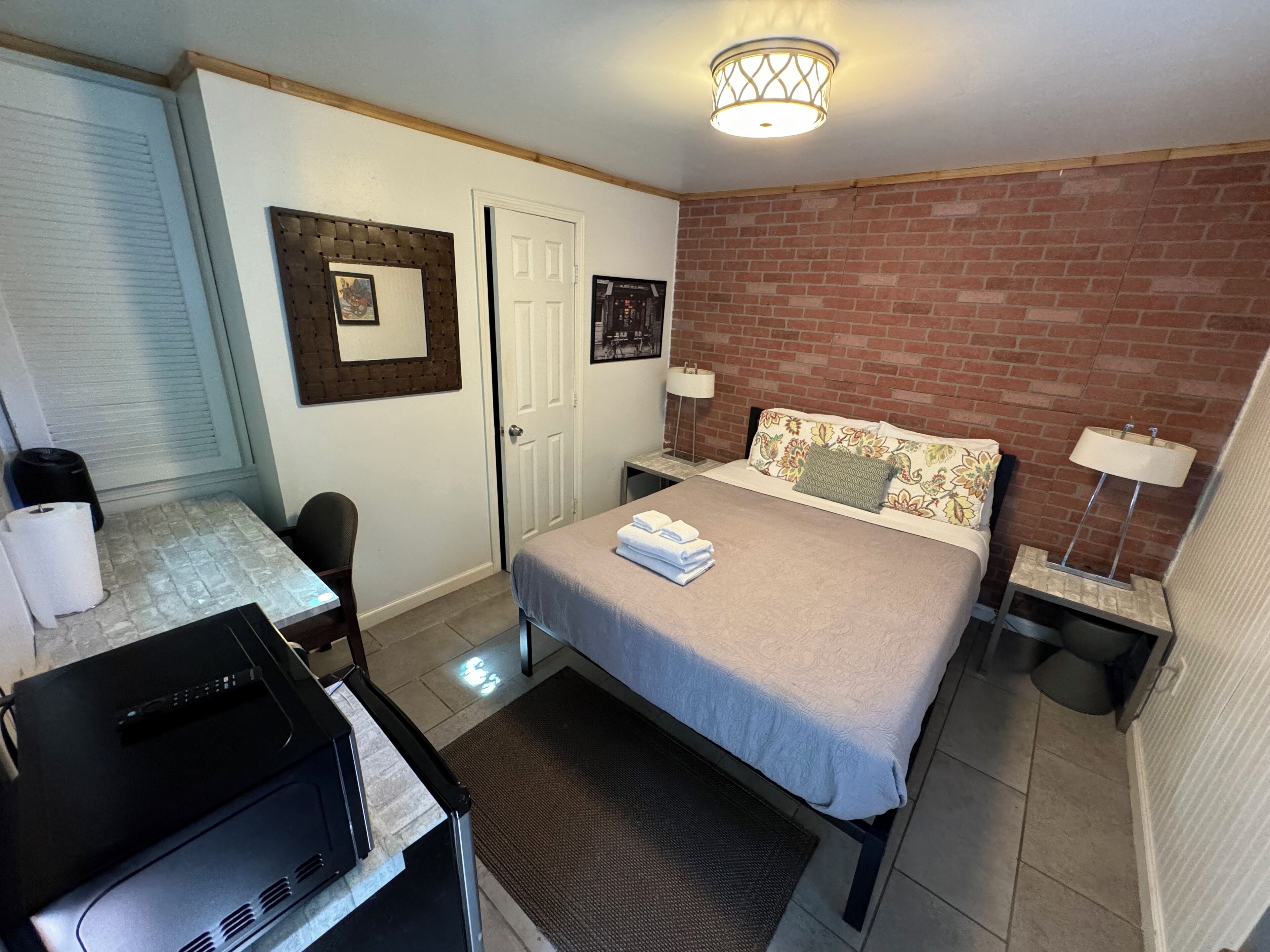 1 bedroom, in-room safe, desk, iron/ironing board