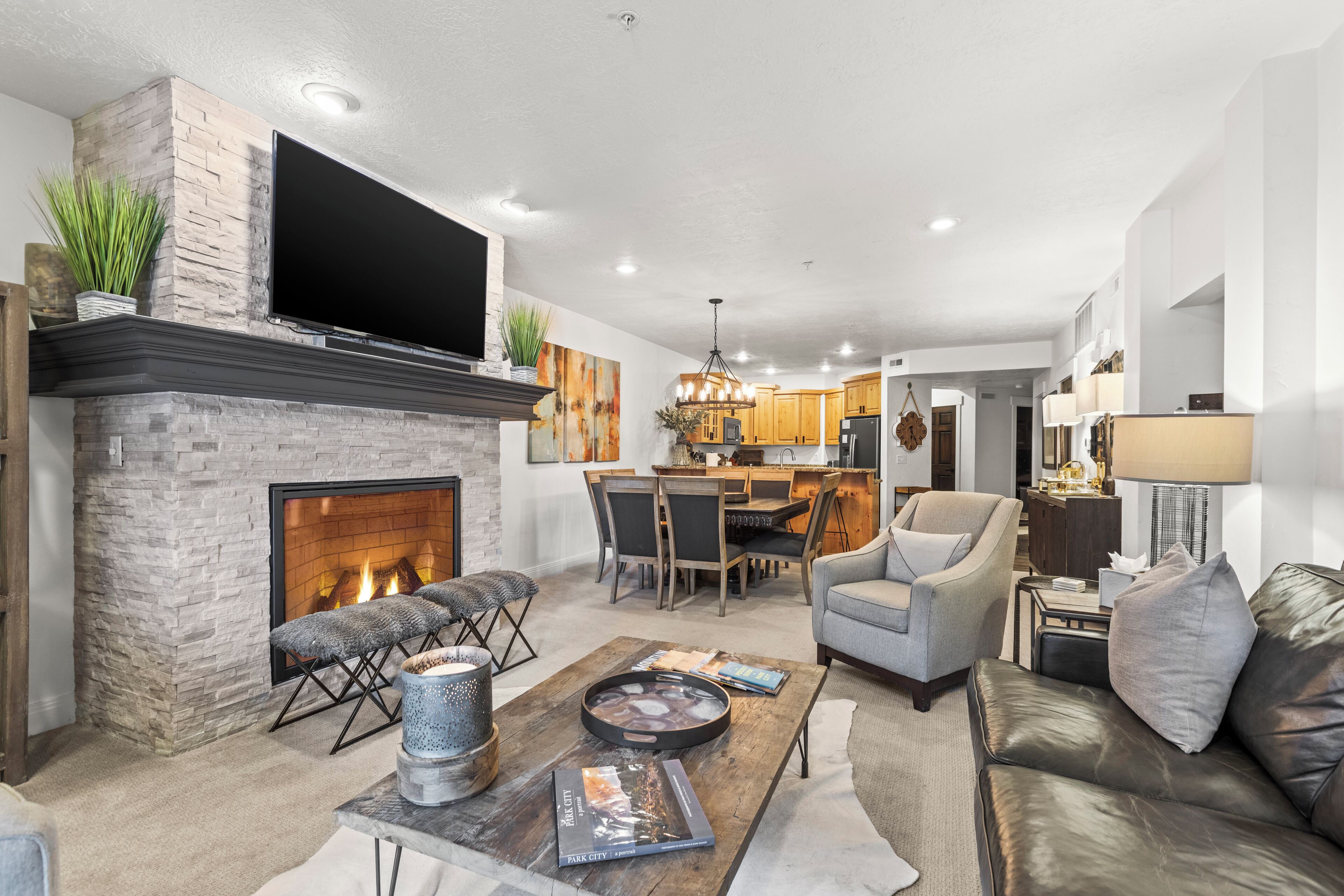 Smart TV, fireplace