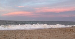 Private beach, sun-loungers, beach towels - 5-Star Oceanblock Sleeps 18! Luxury Beach Vacation Home Private Beach Community  (Bethany Beach)