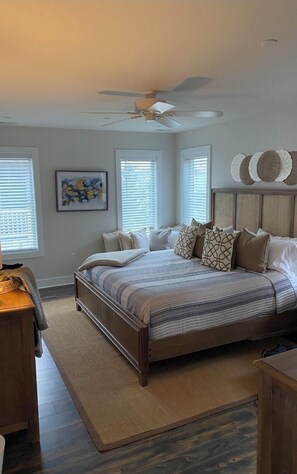 8 habitaciones, tabla de planchar con plancha y cuna de viaje