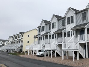 Exterior - 4BR Bayfront Beauty w/ Pool! Extra Clean Bay Front Model Home unit #70 (Bethany beach)