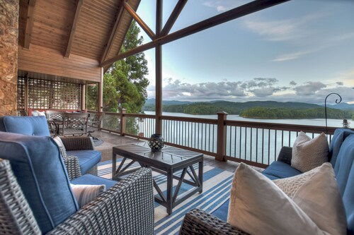 Amazing Sweetwater Lodge - custom lakefront home with mountain views. Close to Blue Ridge!
