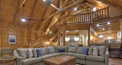 Amazing Sweetwater Lodge - custom lakefront home!