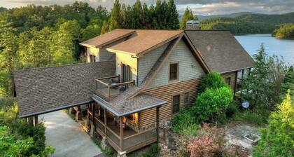 Amazing Sweetwater Lodge - custom lakefront home!