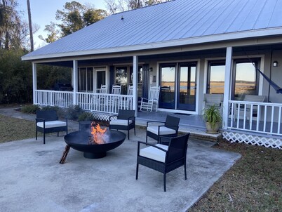 Crescent View-Come enjoy fishing,kayaking or just relaxing-Dock-Sleeps 10