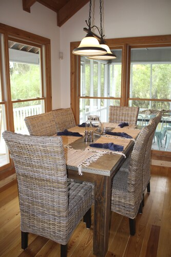 Crescent View-Come enjoy fishing,kayaking or just relaxing-Dock-Sleeps 10