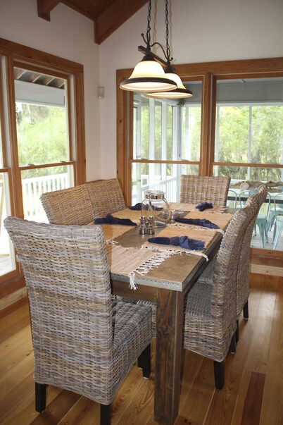 Crescent View-Come enjoy fishing,kayaking or just relaxing-Dock-Sleeps 10