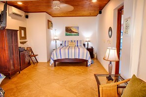 4 bedrooms, in-room safe, desk, travel cot - A Surfer's Paradise - Modern Playa Negra Beach Front Home (Playa Negra)
