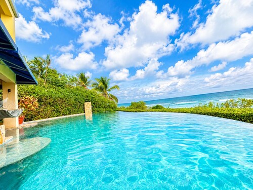 Extraordinary Oceanfront Luxury Villa w/Infinity Pool & Full Concierge Service